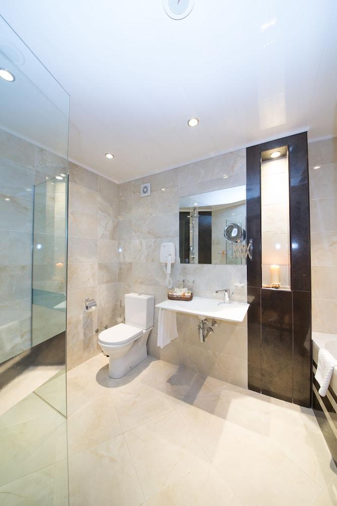 Rosslyn Dimyat 4*