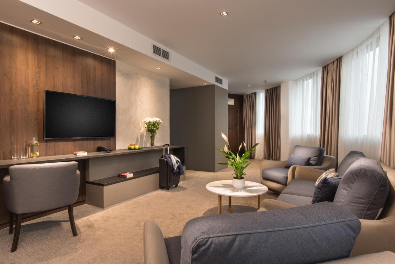 Rosslyn Dimyat Hotel